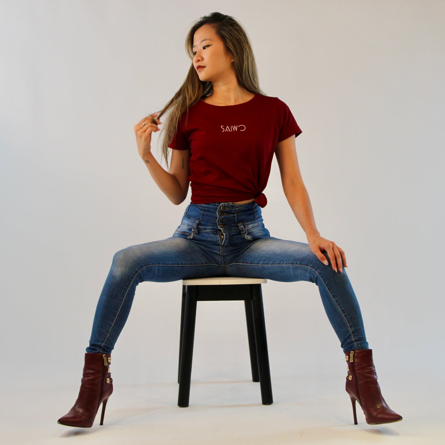 Her Tee